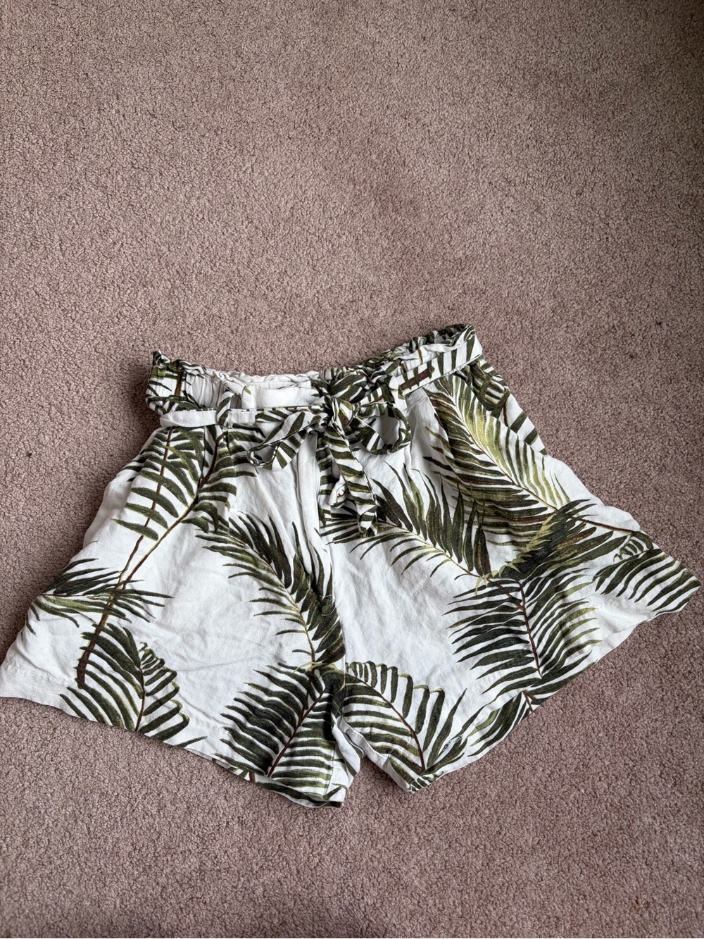 🍁 H&M - Green White Size 8 Shorts